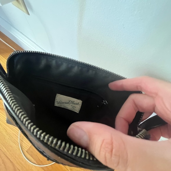 Black Target Handbag - Picture 3 of 3